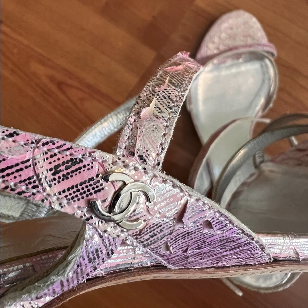 Chanel Multi-color Metallic Open Toe Snakeskin Slingback Silver Sandals Size 38 - Picture 13 of 15